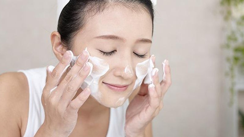 Để duy trì làn da khỏe mạnh, sạch sẽ, hãy nhớ rửa mặt hai lần mỗi ngày.