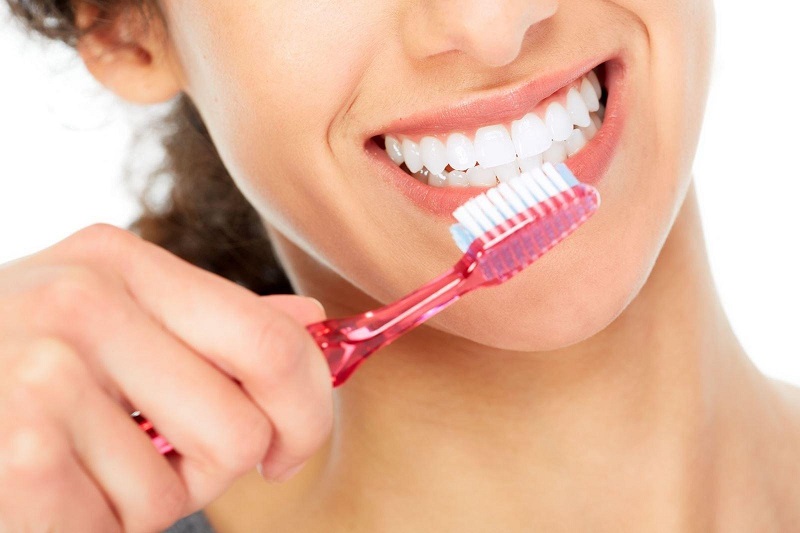 Cách đánh răng đúng cách giúp duy trì sức khỏe răng miệng.